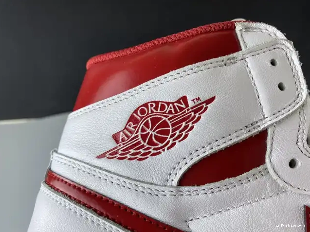 555088-103 Metallic Jordan (2017) 1 Red Retro Air 0527
